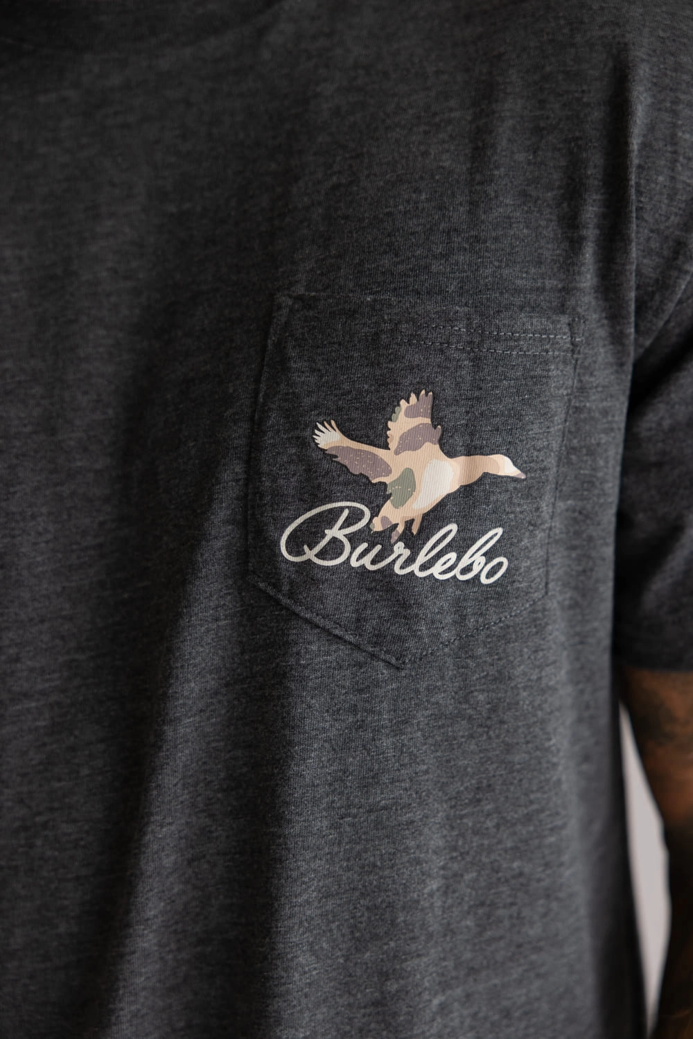 Soft and Relaxed Raw Hem Finish Burlebo Ducks Flying In T-Shirt for Men in Heather Black | SST-DFI-HB-DUCKSFLYINGIN-HEATHERBLAC