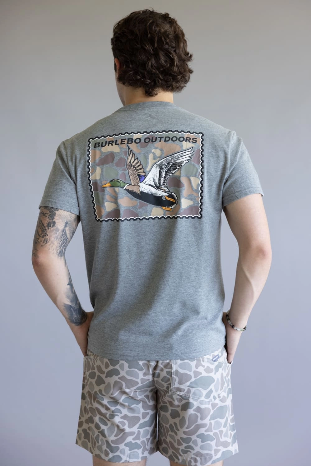 Adjustable Hem Burlebo Mallard Duck Stamp T-Shirt for Men in Heather Black | SST-MDKS-DHG-MALLARD DUCK STAMP - DARK H