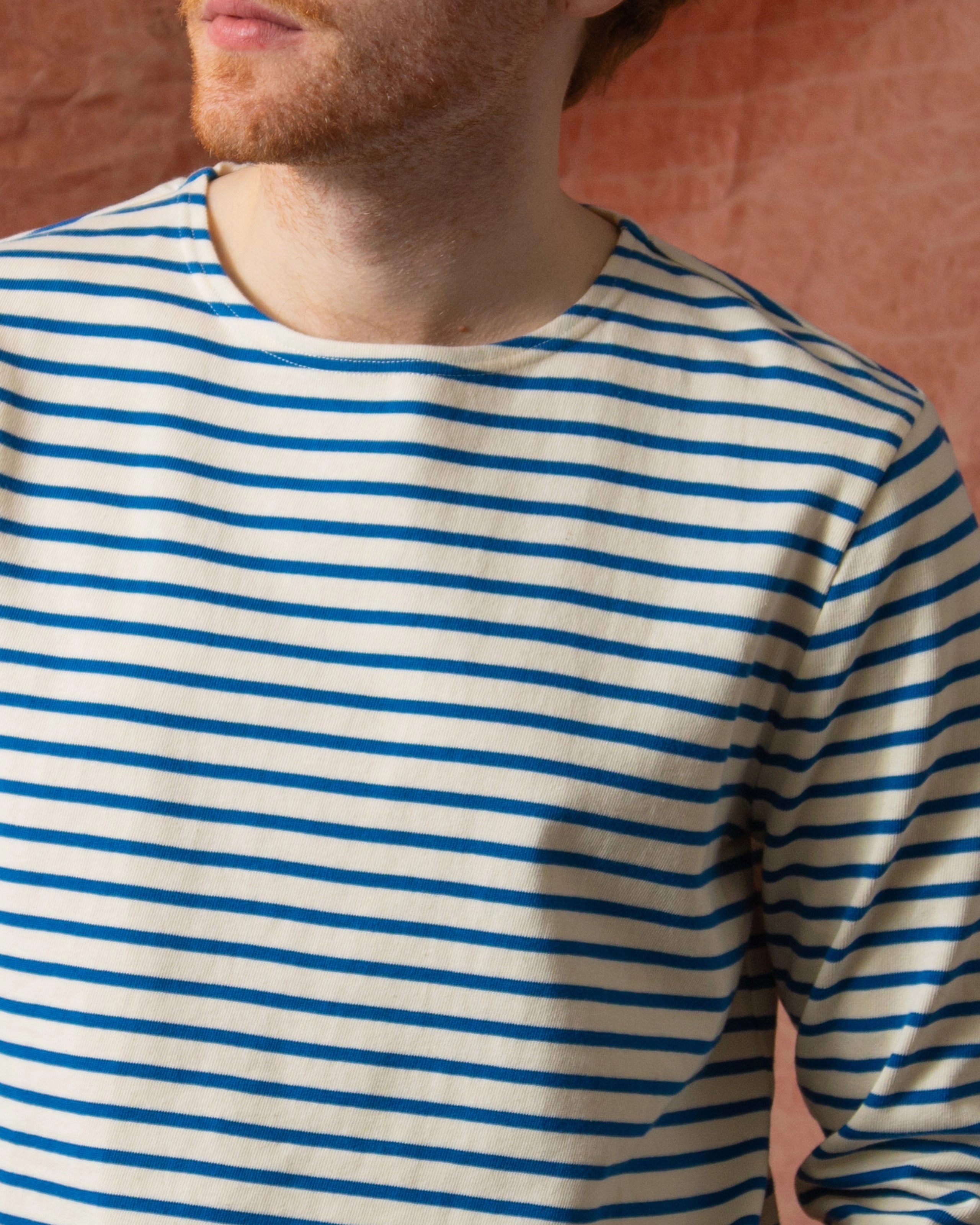 Men??s Breton Stripe Boatneck Tee in Off White/Atlantic Blue Smooth Neckline