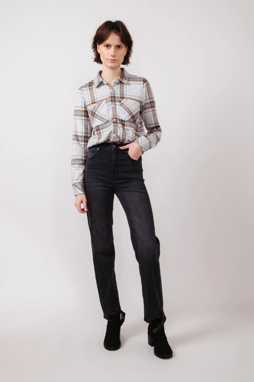 All Season Fit Evening Stroll Weekend Getaway Hidden Destroyed Hem Straight Jeans for Women in Black | HD1399RS-BLK