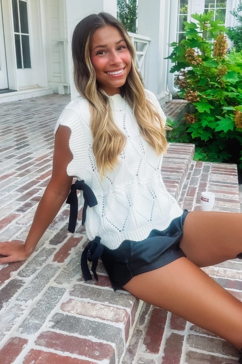 Compact Stitching UV Protective Layer Radiate Beauty Crop Sweater -  Cream and Black