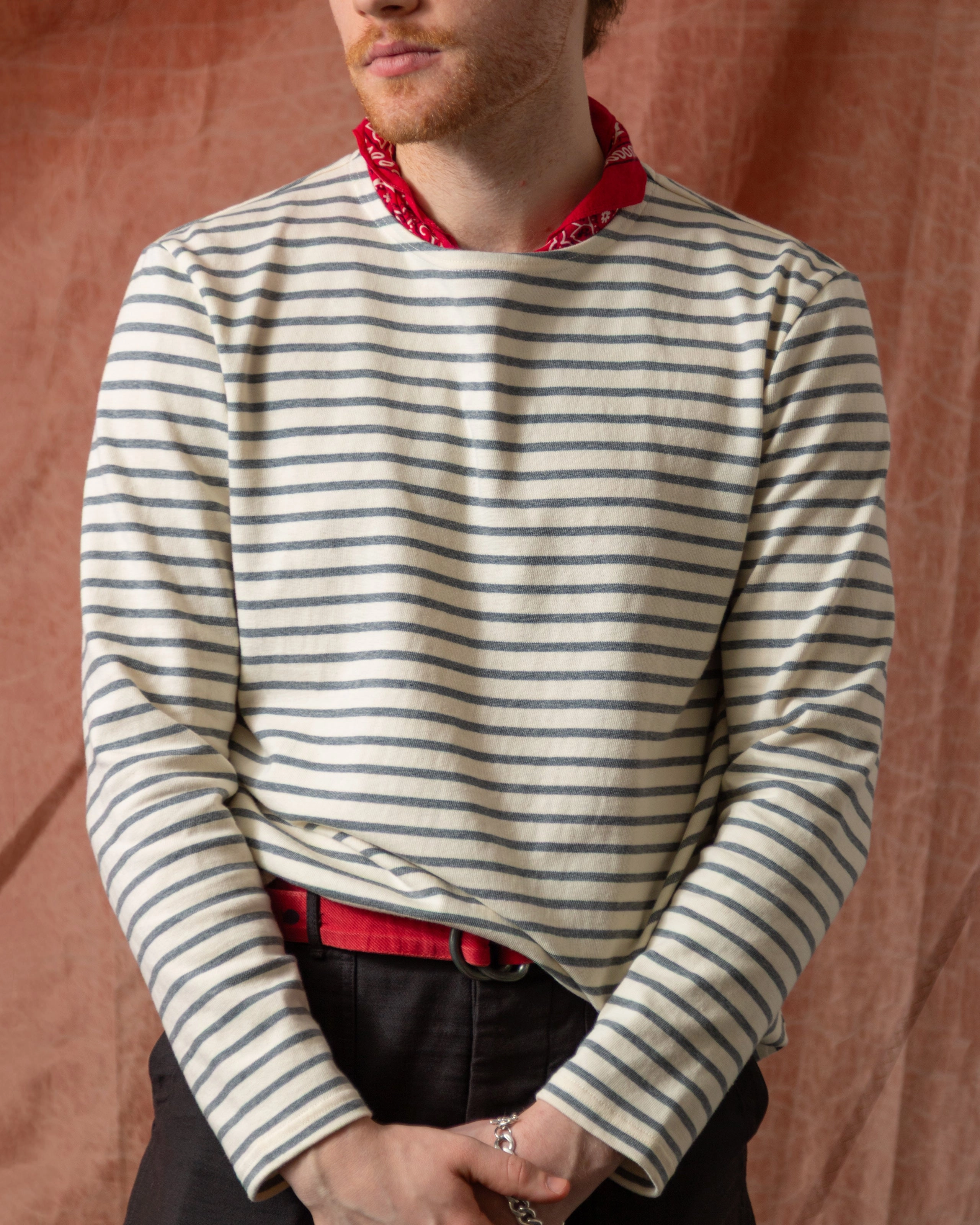 Everyday Chic Men??s Breton Stripe Boatneck Tee in Off White/Heather Grey