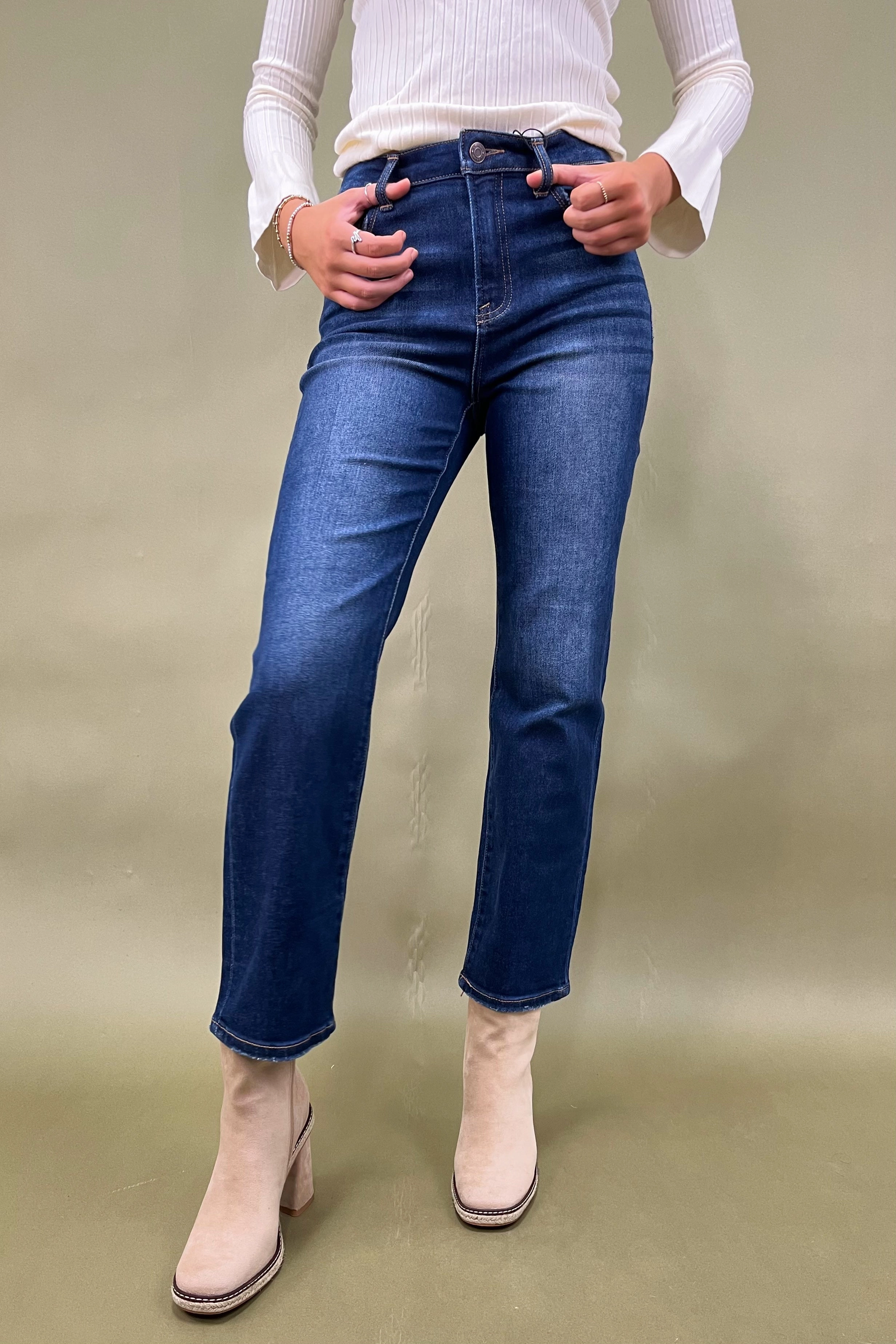 ErgonomicArticulatedDesign Genevieve Straight Jean