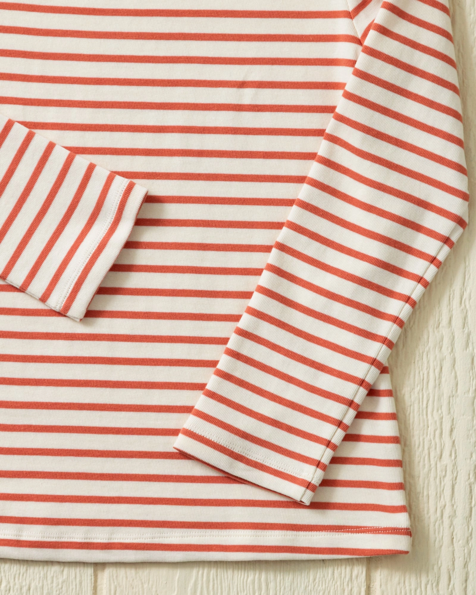 Smooth Stitching Subtle Texture Weave Women??s Breton Stripe Boatneck Tee in Off White/Coral