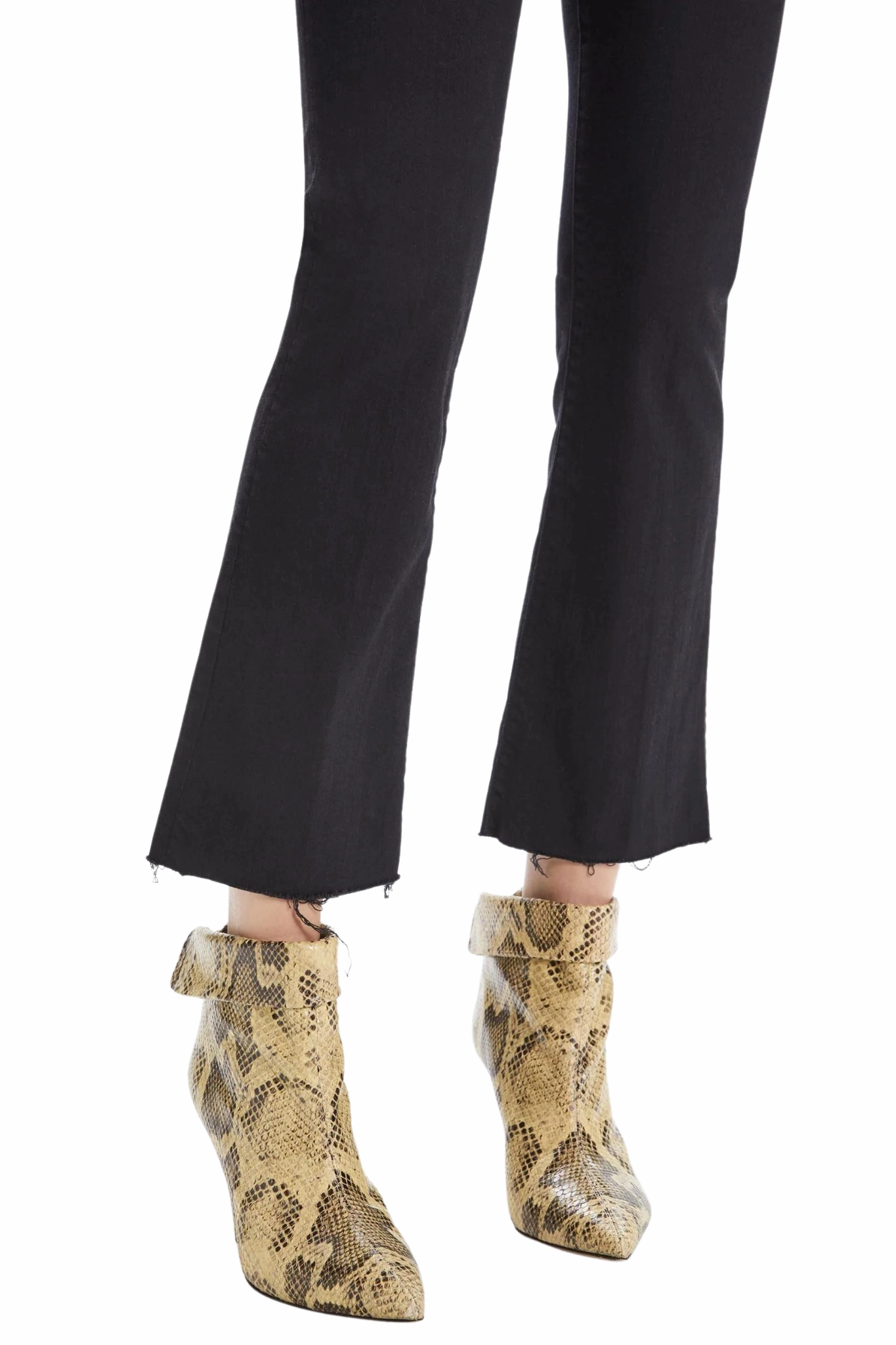 Relaxed Taper Fitted Comfort Hustler Ankle Fray in Not Guilty