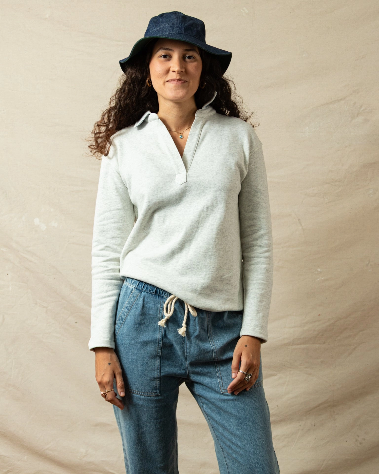 Inlet Pullover in Collegiate Loopback Terry SeamlessConstruction MeshPanel