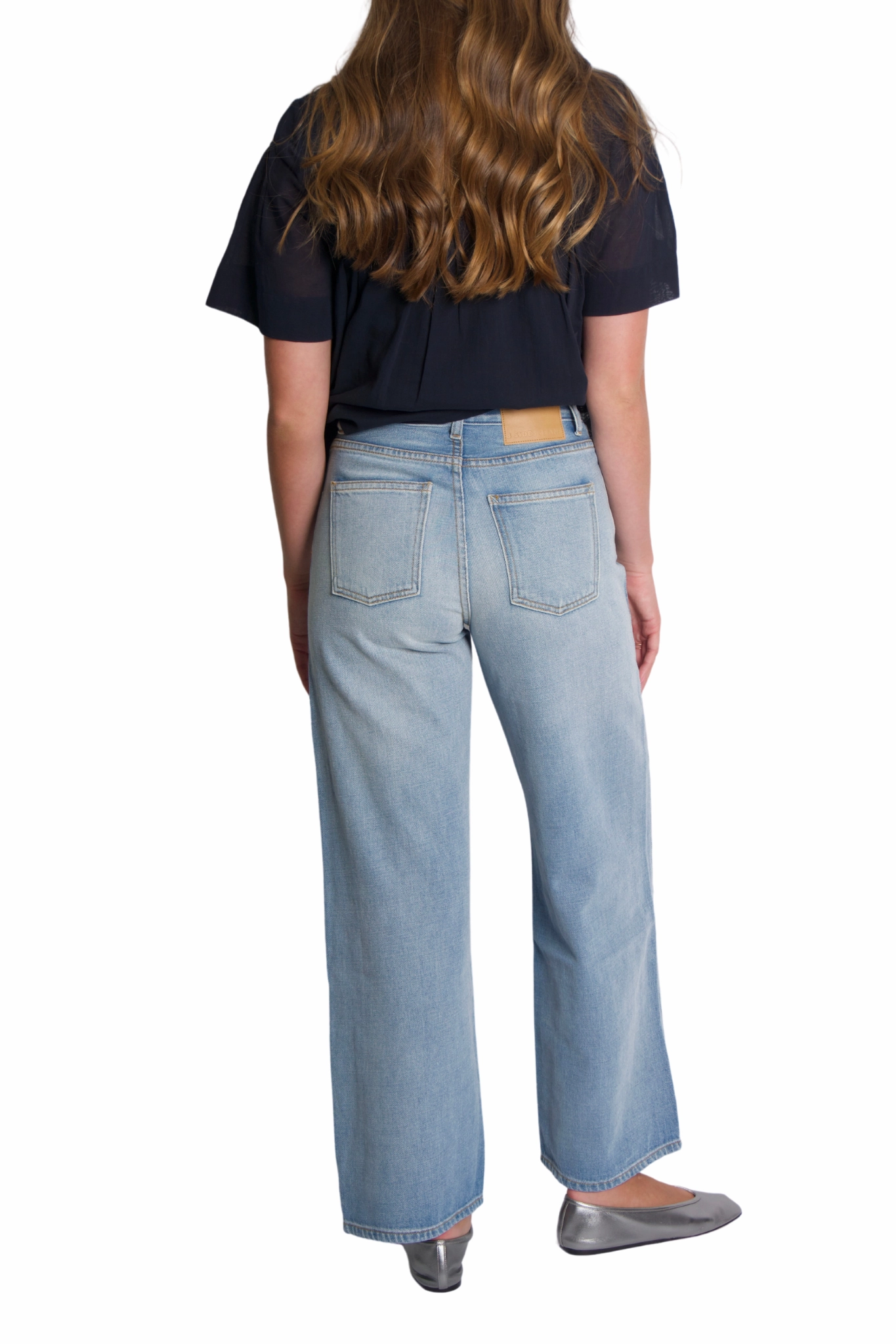 Elissa High Wide in Dale Wash Timeless Comfort Party Look Sunny Vibes Couple Look