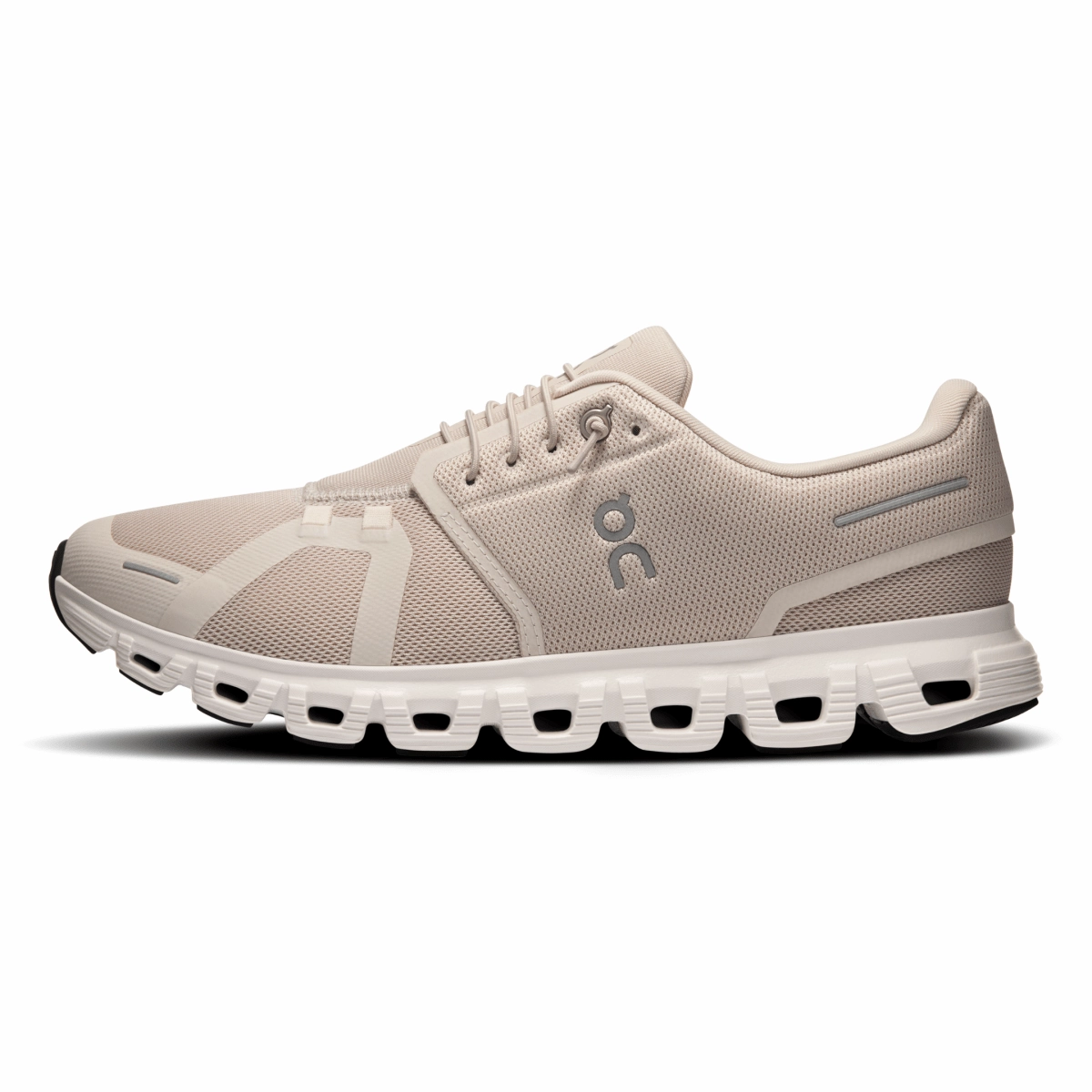 Ultimate materials On Running Men's Cloud 6 Pearl/White