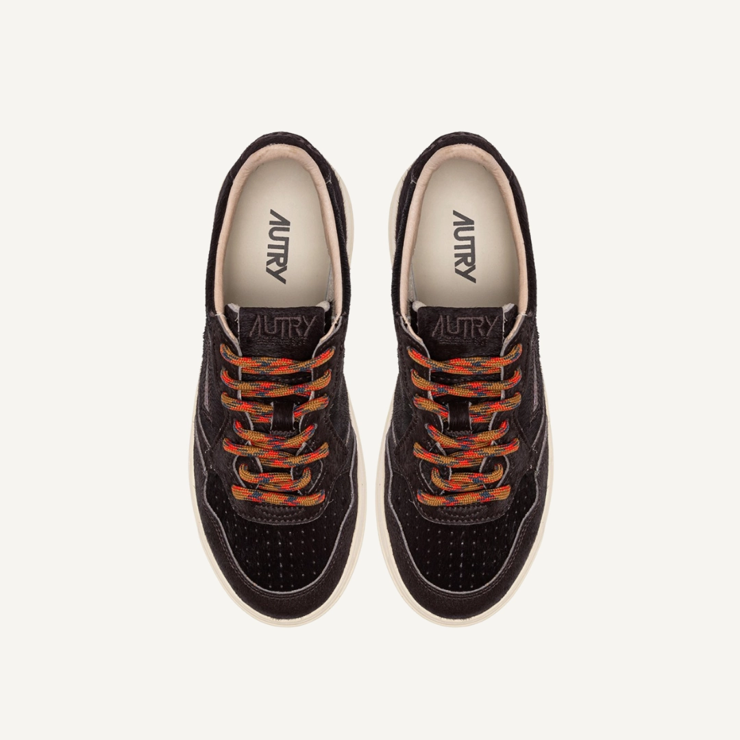 Upgraded flexibility Moisture   Wicking Medalist Low Sneaker (Chocolate Pony Skin)