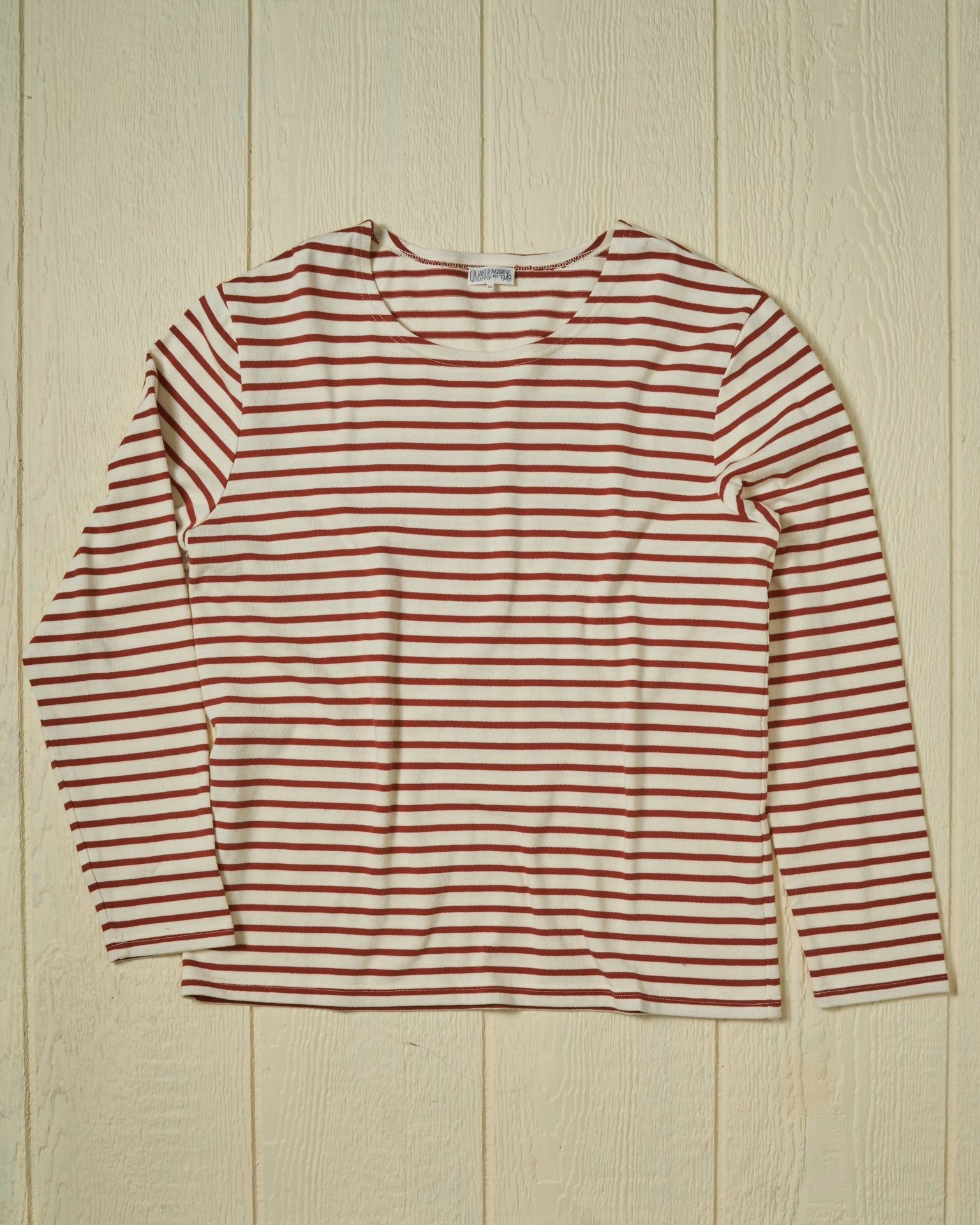 Men??s Breton Stripe Boatneck Tee in Off White/Acorn Minimalist Style