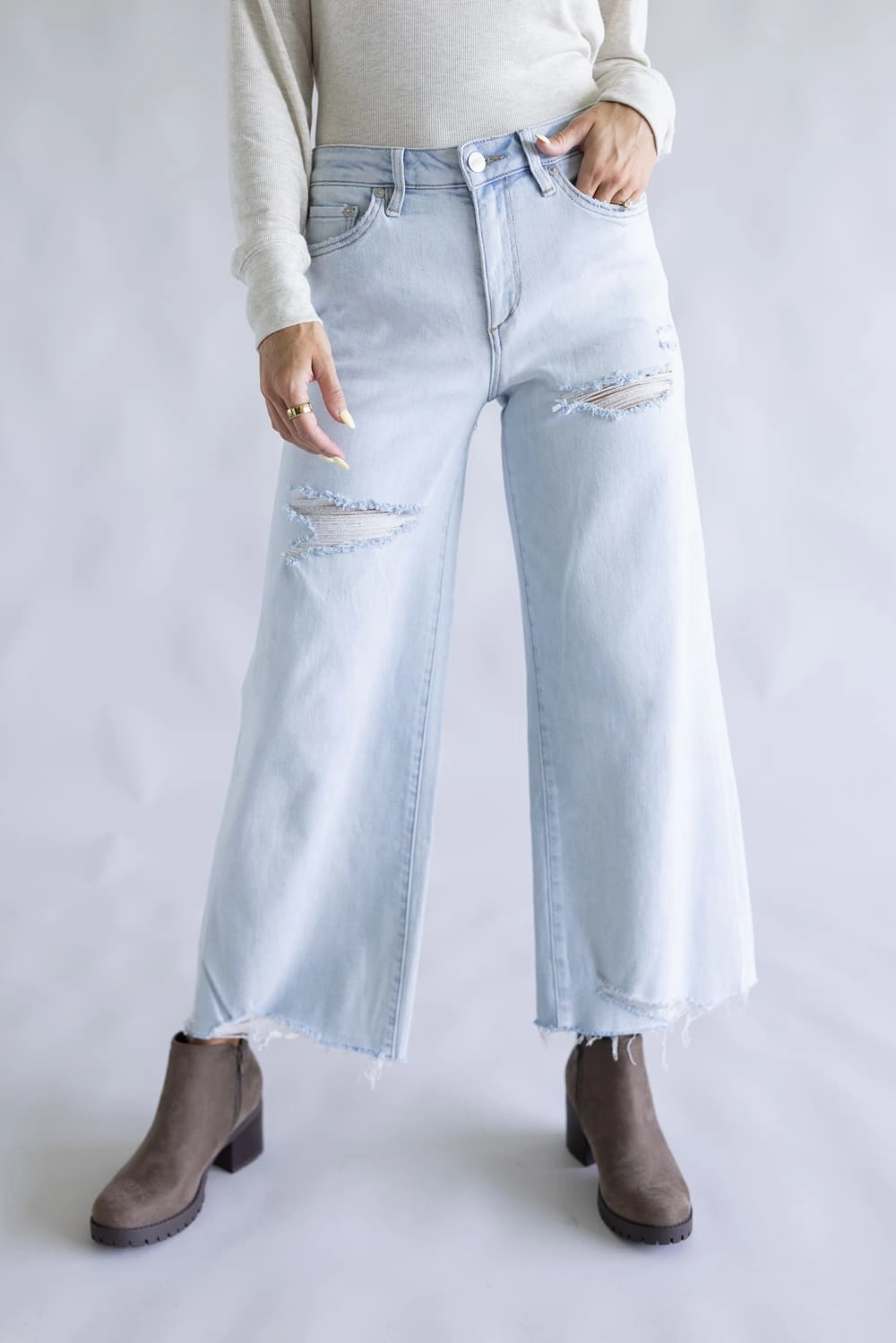Couple Look Athlete Fit Festival Outfit Zip Fly Closure Mica High Rise Light Wash Wide Leg Fray Hem Jeans for Women | MDP-W3523