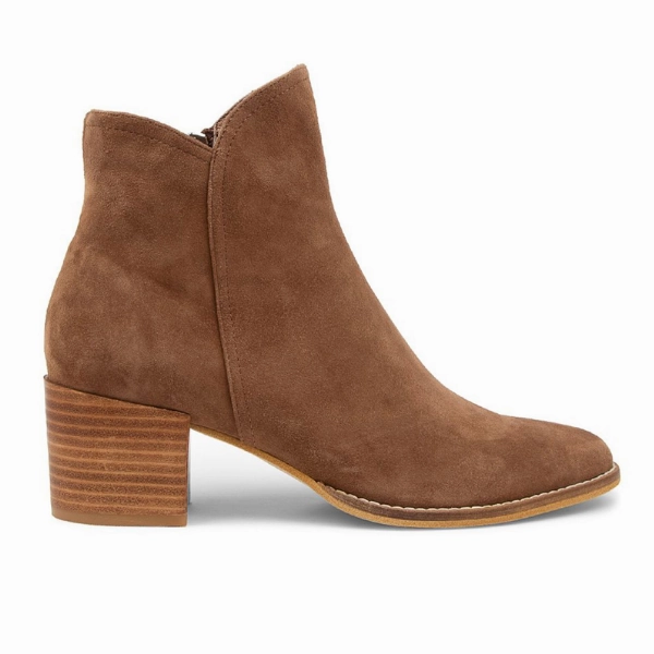 Seamless Internal Structure Django & Juliette Women's Mockas Chocolate Suede