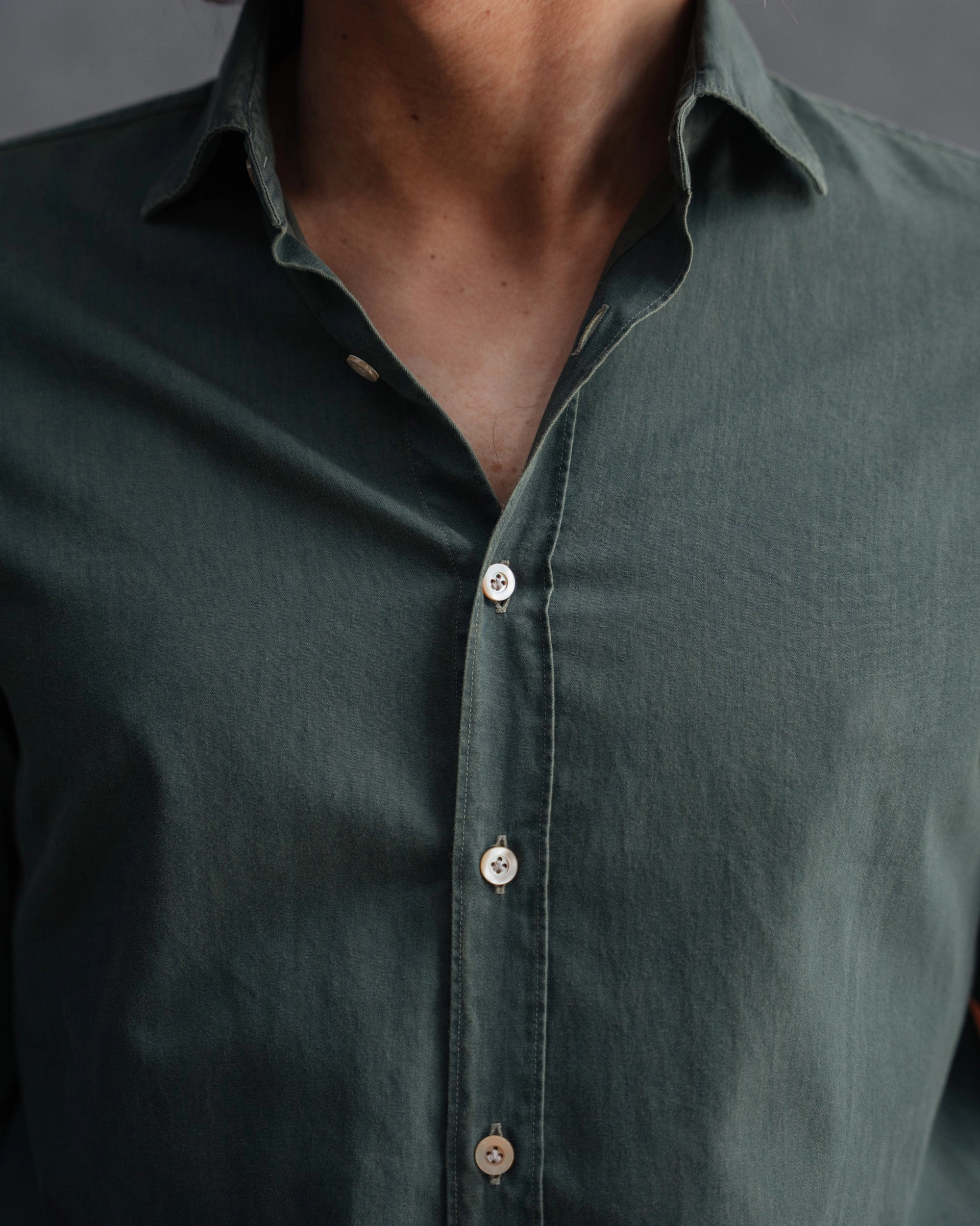 Neive Sporty Style Compact Fold Design