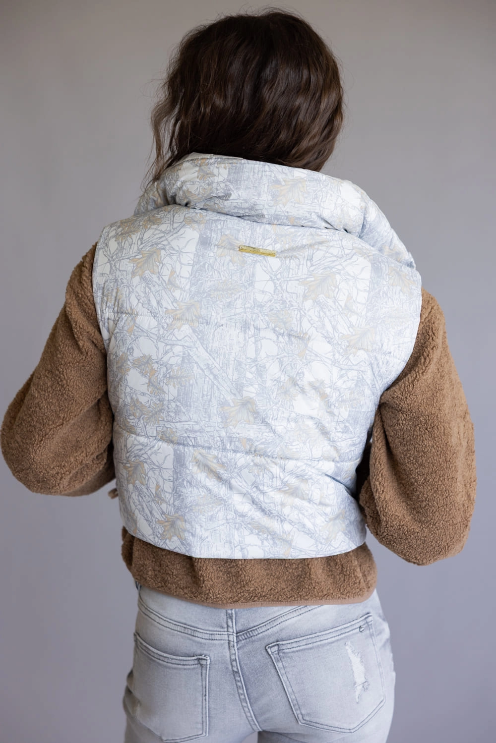 Anti Pilling Tear Resistant Fabric Retro Style Simply Southern Cropped Puffer Vest for Women in Camo White | PP-0225-VEST-PUFFR-CAMOWHT