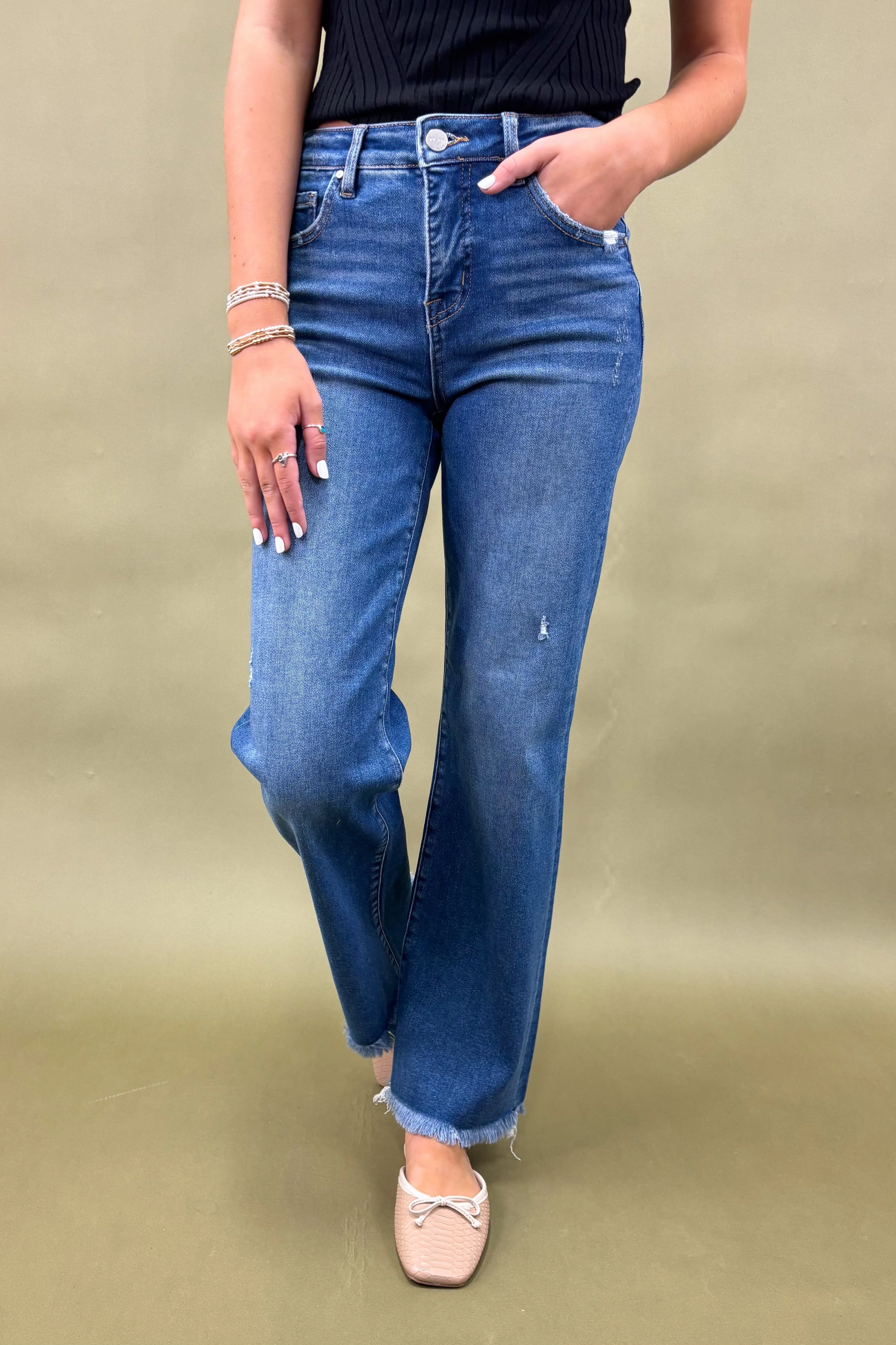 The Chloe Mid-Rise Jeans Chill Wear Barrel Waist