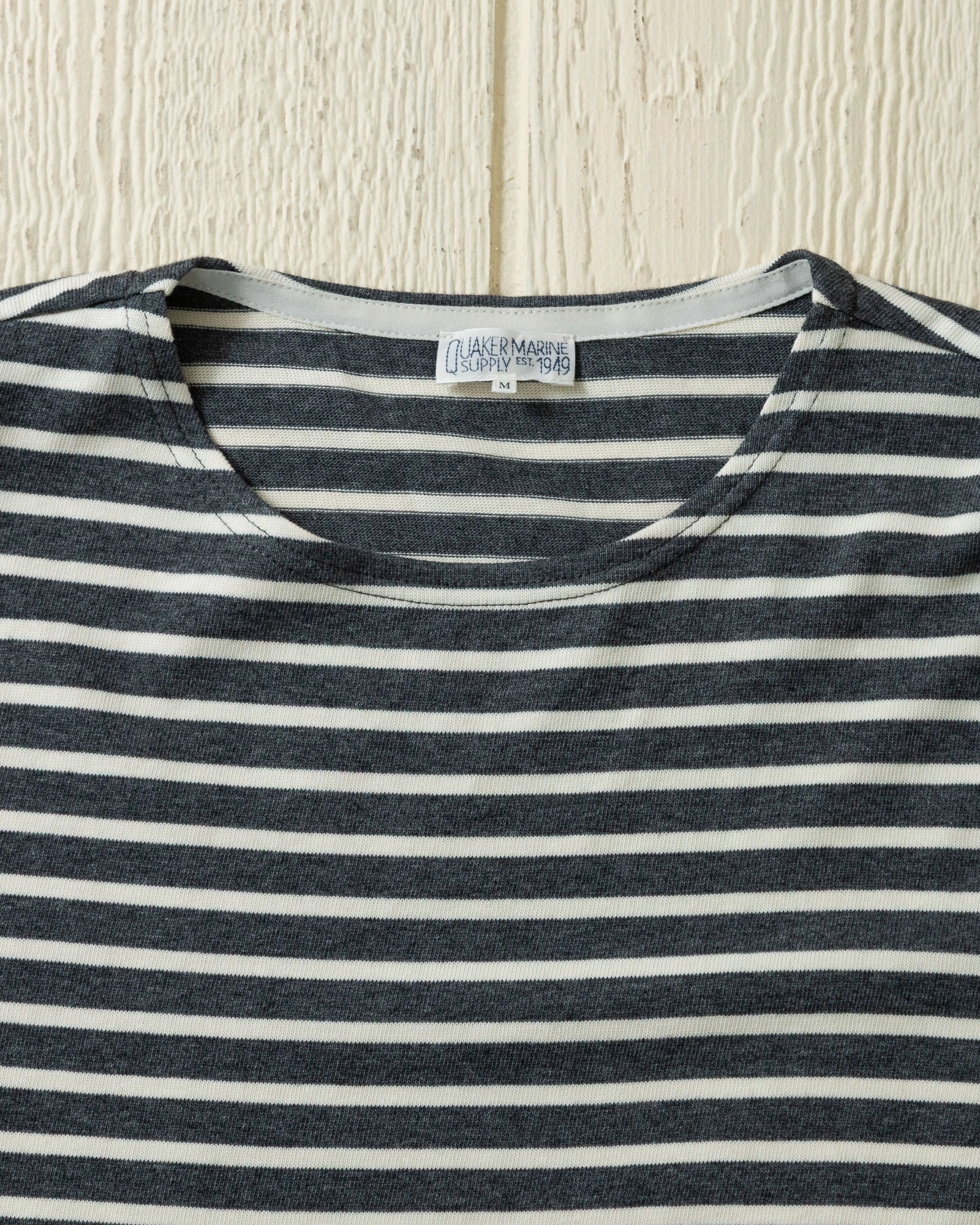 Modern Trend Look Men??s Breton Stripe Boatneck Tee in Graphite/Off White