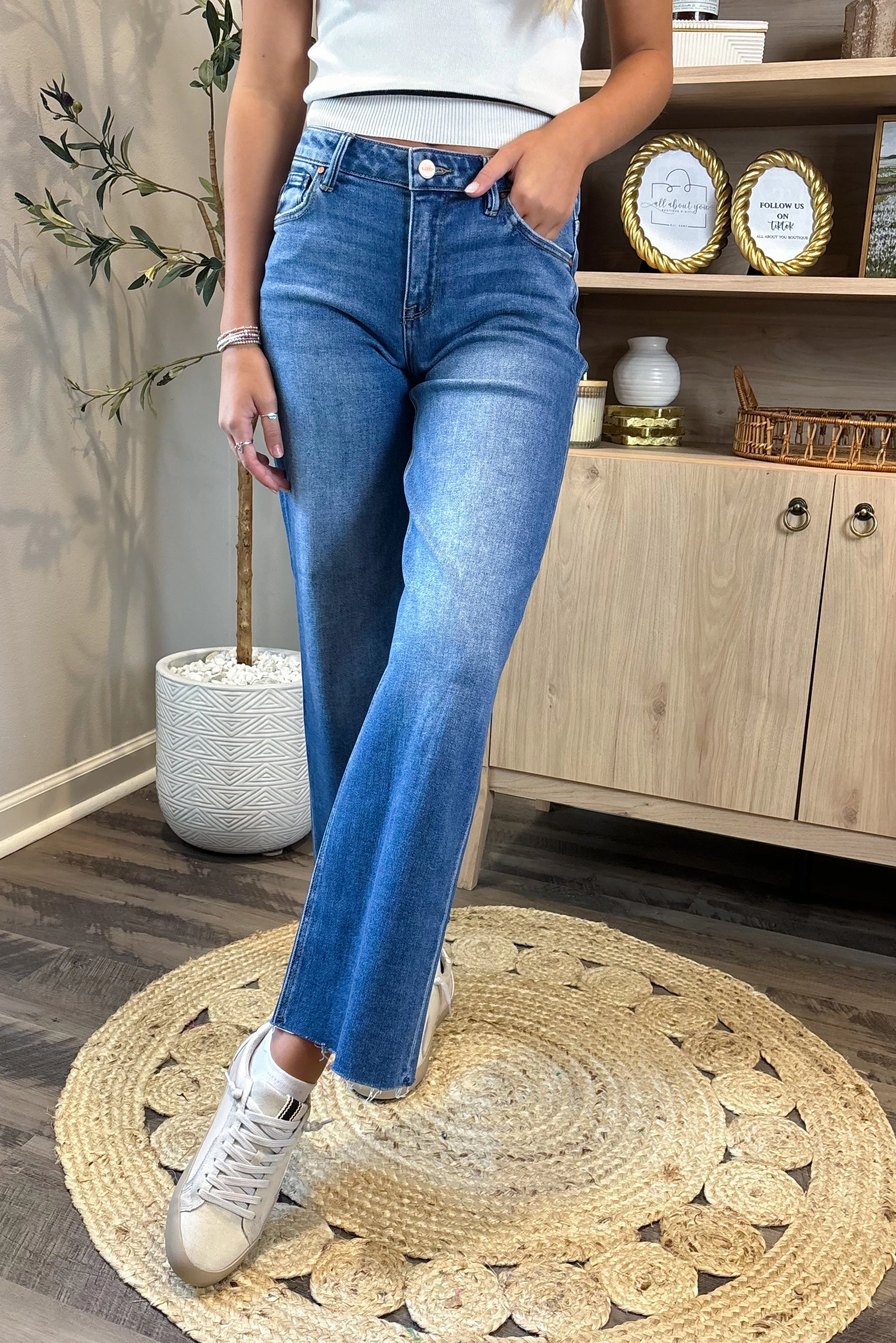 Casual Appeal The Atlas Mid Rise Cropped Jeans