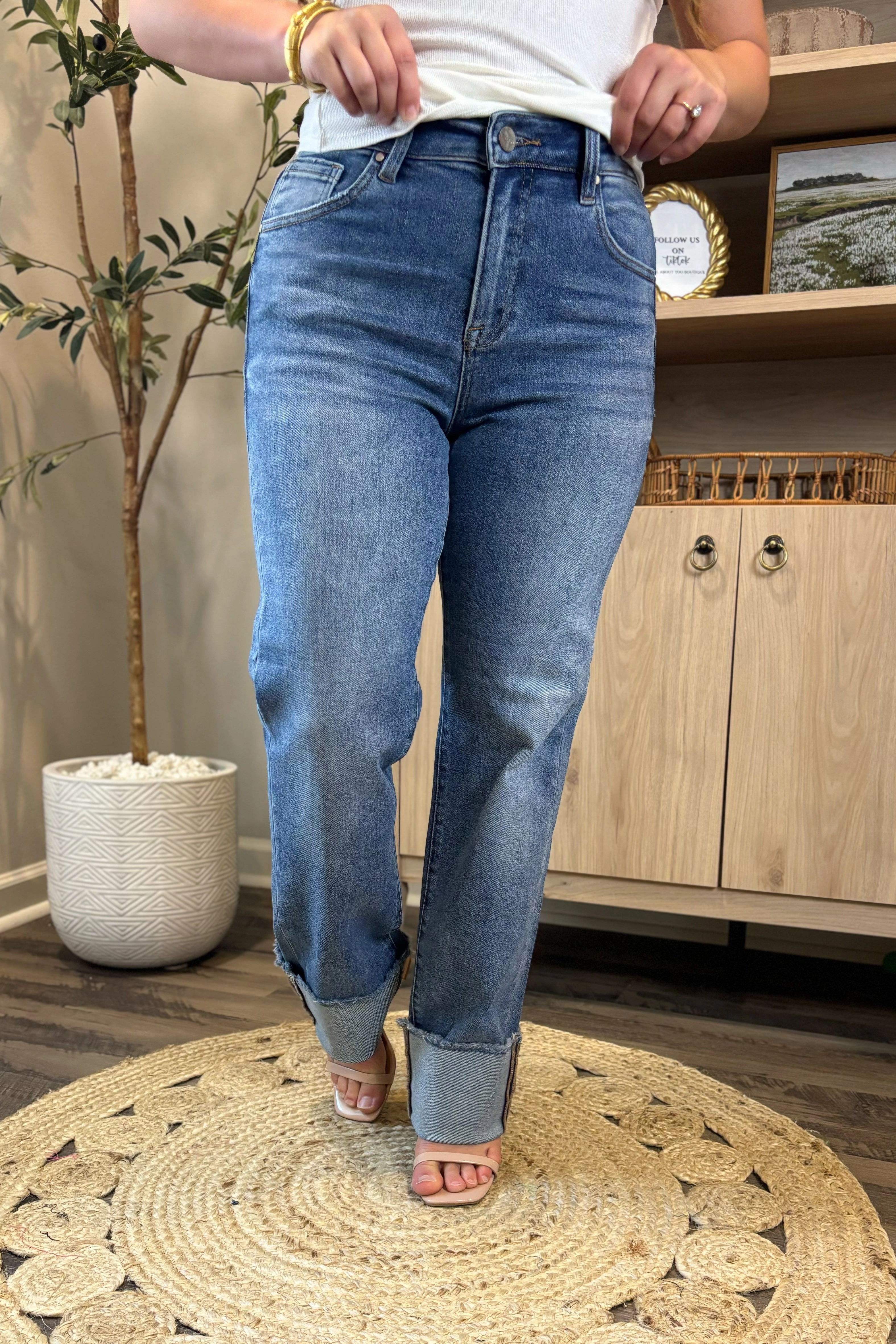 Ultra Soft SeamlessPocketDesign The Bailey Cuffed Hem Jeans