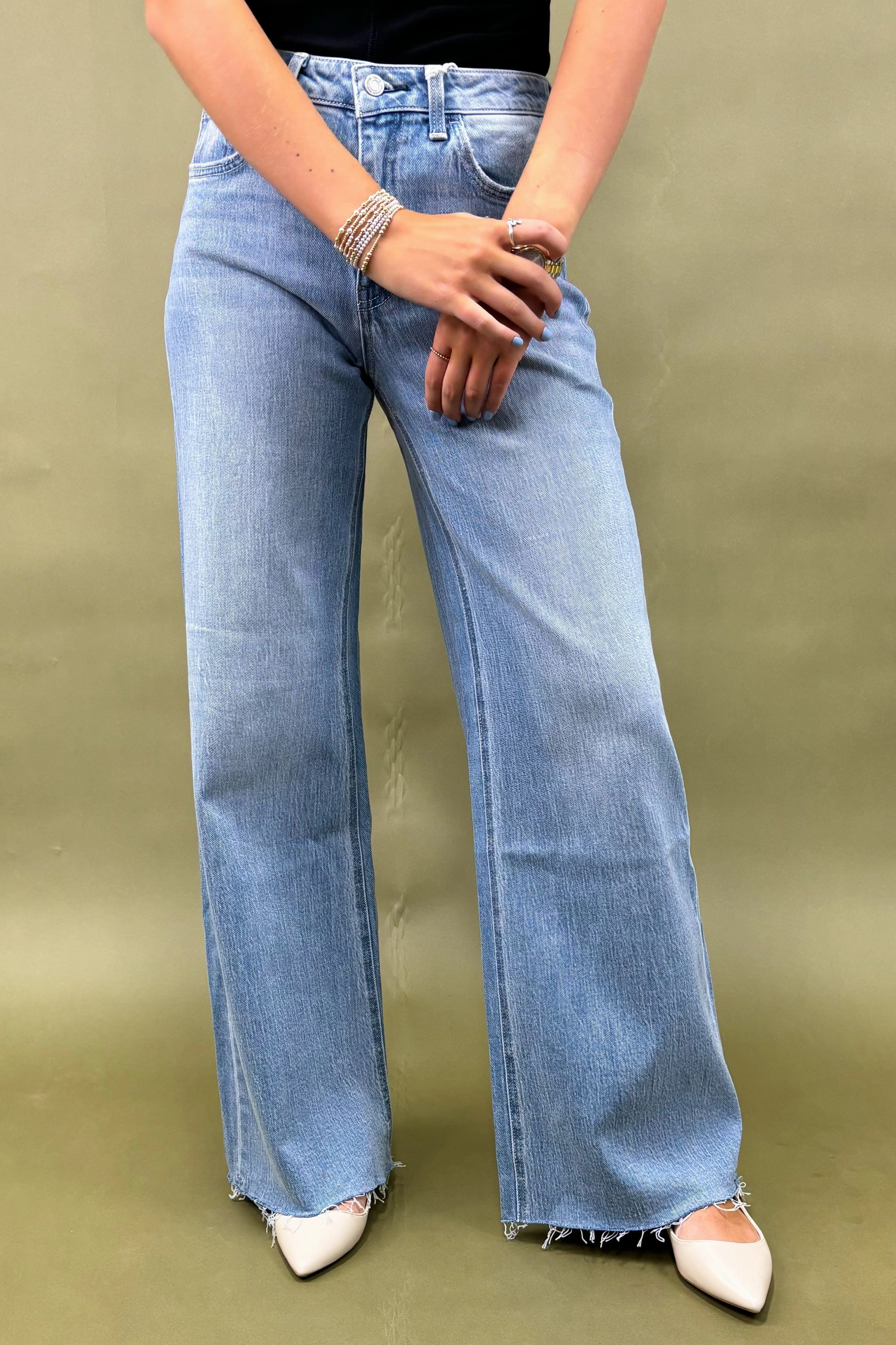 The Breezy Wide Leg Jeans Cropped hem