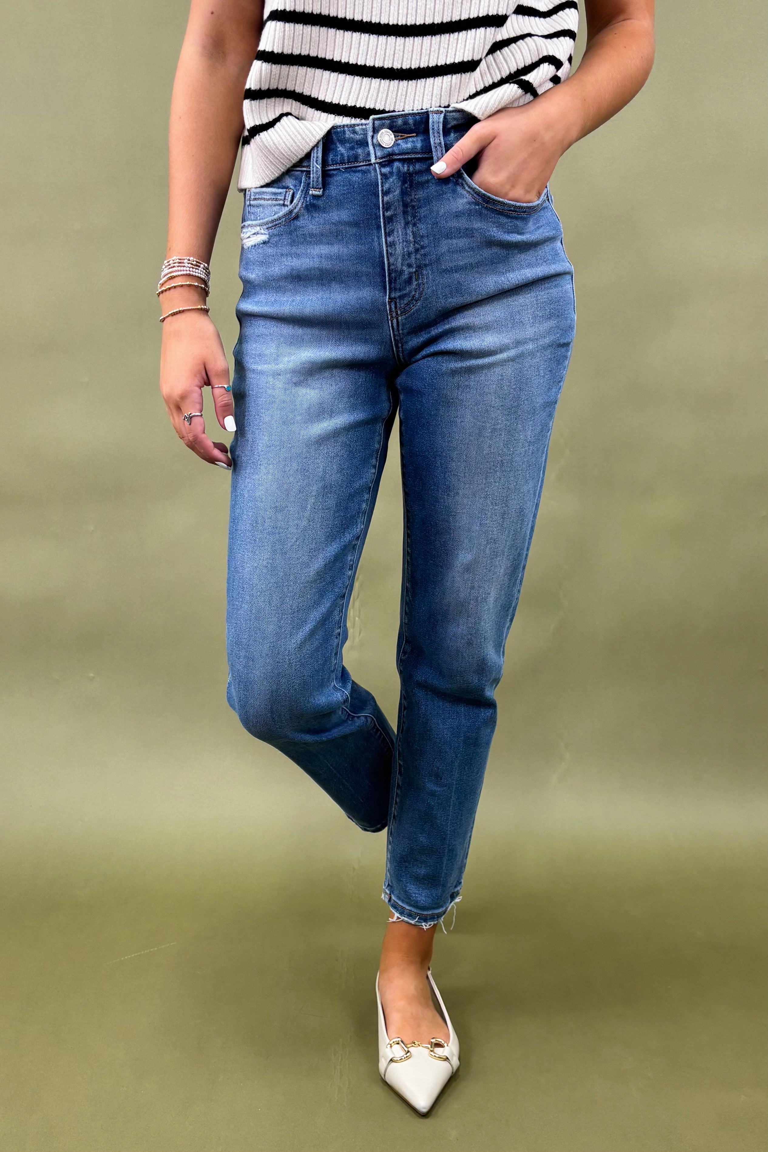 Active Comfort Fit Travel Friendly The Isla Tapered Straight Leg Jean