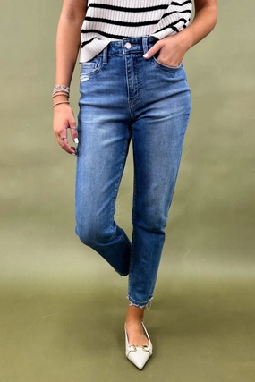 Active Comfort Fit Travel Friendly The Isla Tapered Straight Leg Jean