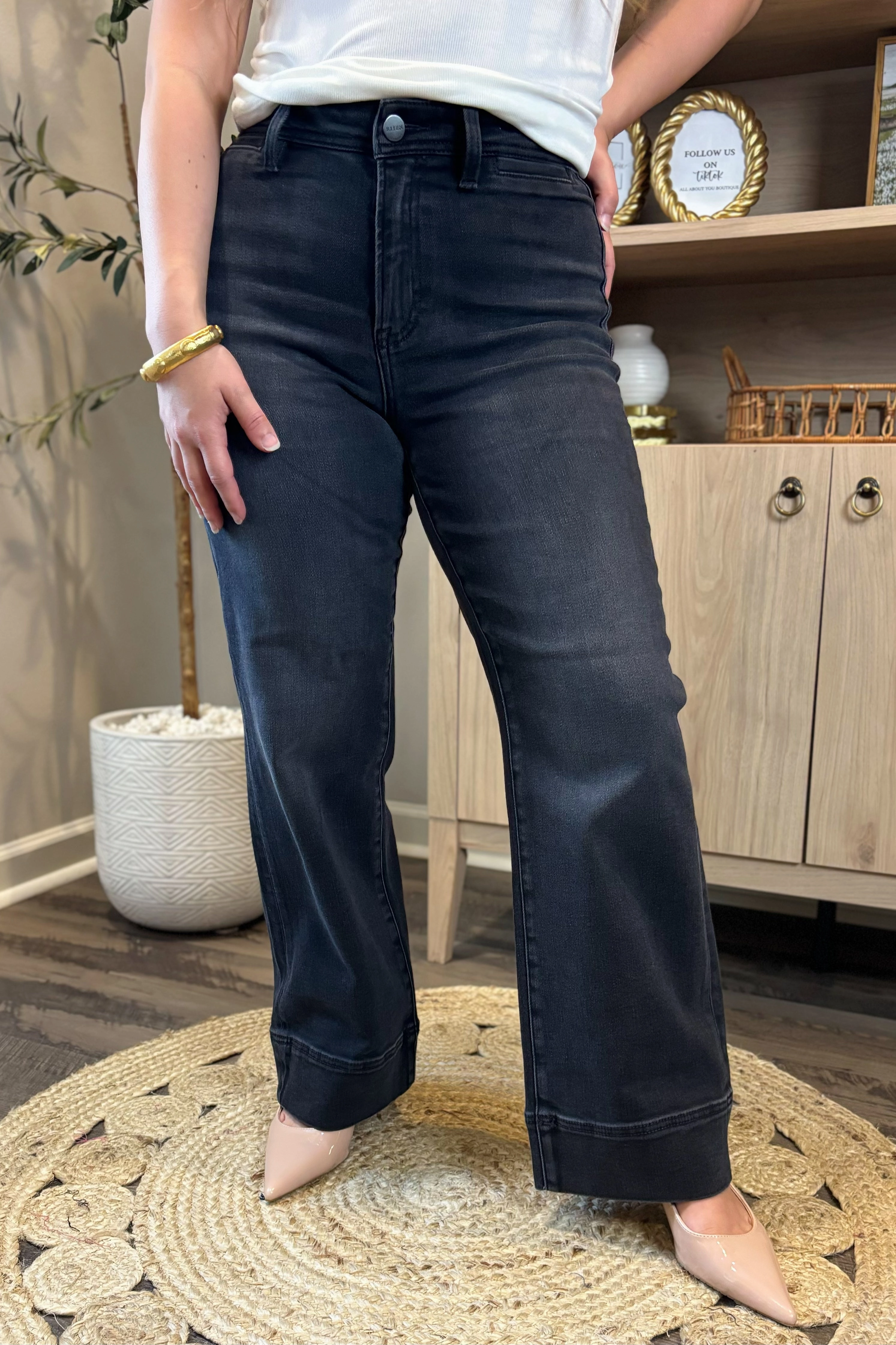 Sleek and Soft Stretchable Design The Sandra Crop Wide Leg Jeans