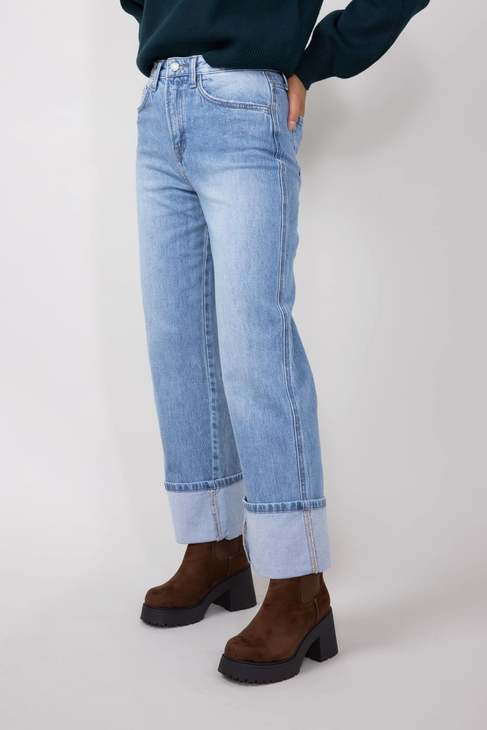 Vervet Gabby Super High-Rise Baggy Straight Jeans for Women in Medium Wash | T6513 Light Wear