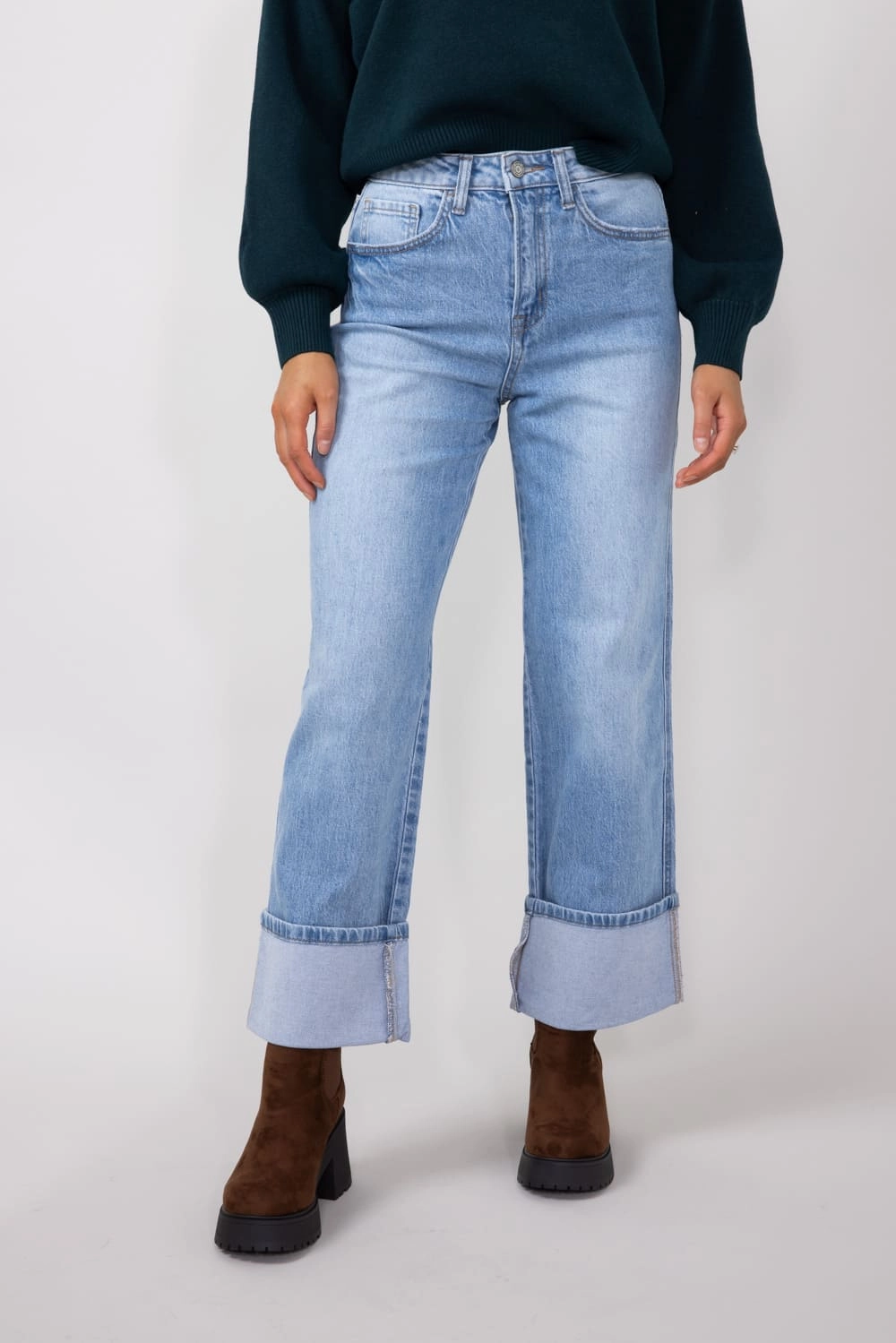 Base Layer Neutral Choice Vervet Gabby Super High-Rise Baggy Straight Jeans for Women in Medium Wash | T6513