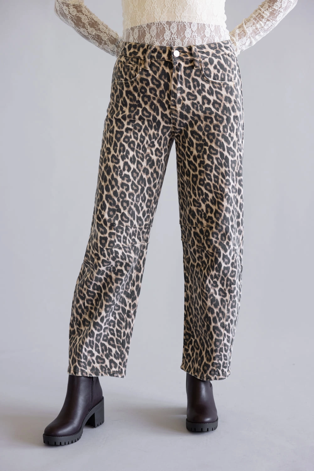 Suitable Fit Vervet High Rise Barrel Cut Jeans for Women in Leopard | V3697LPD