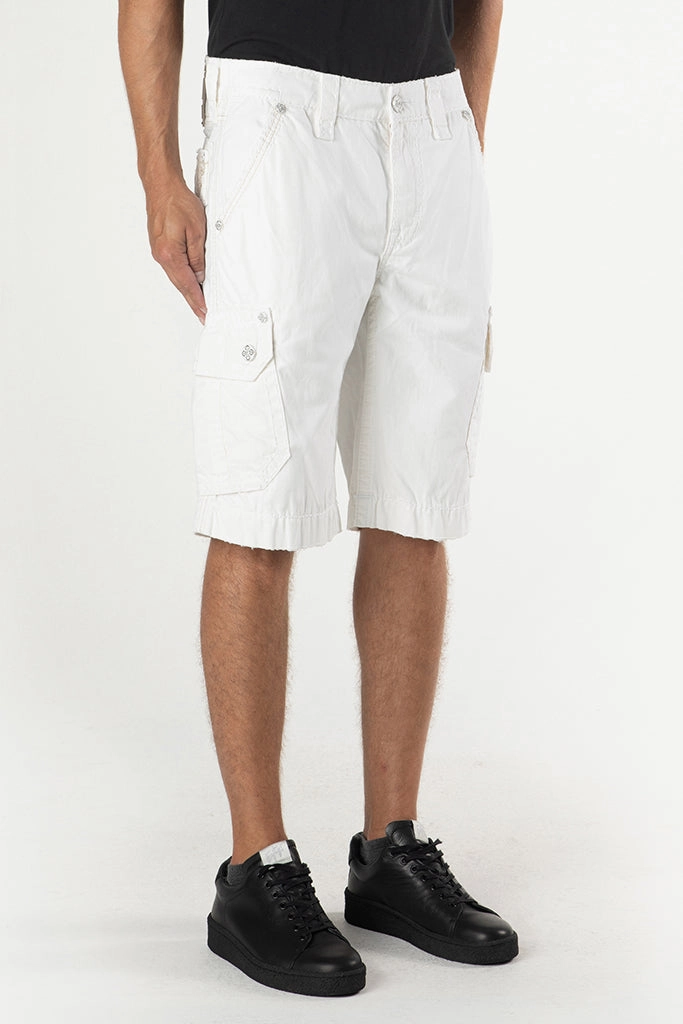 White Cargo Shorts skiing outfit Versatile Piece
