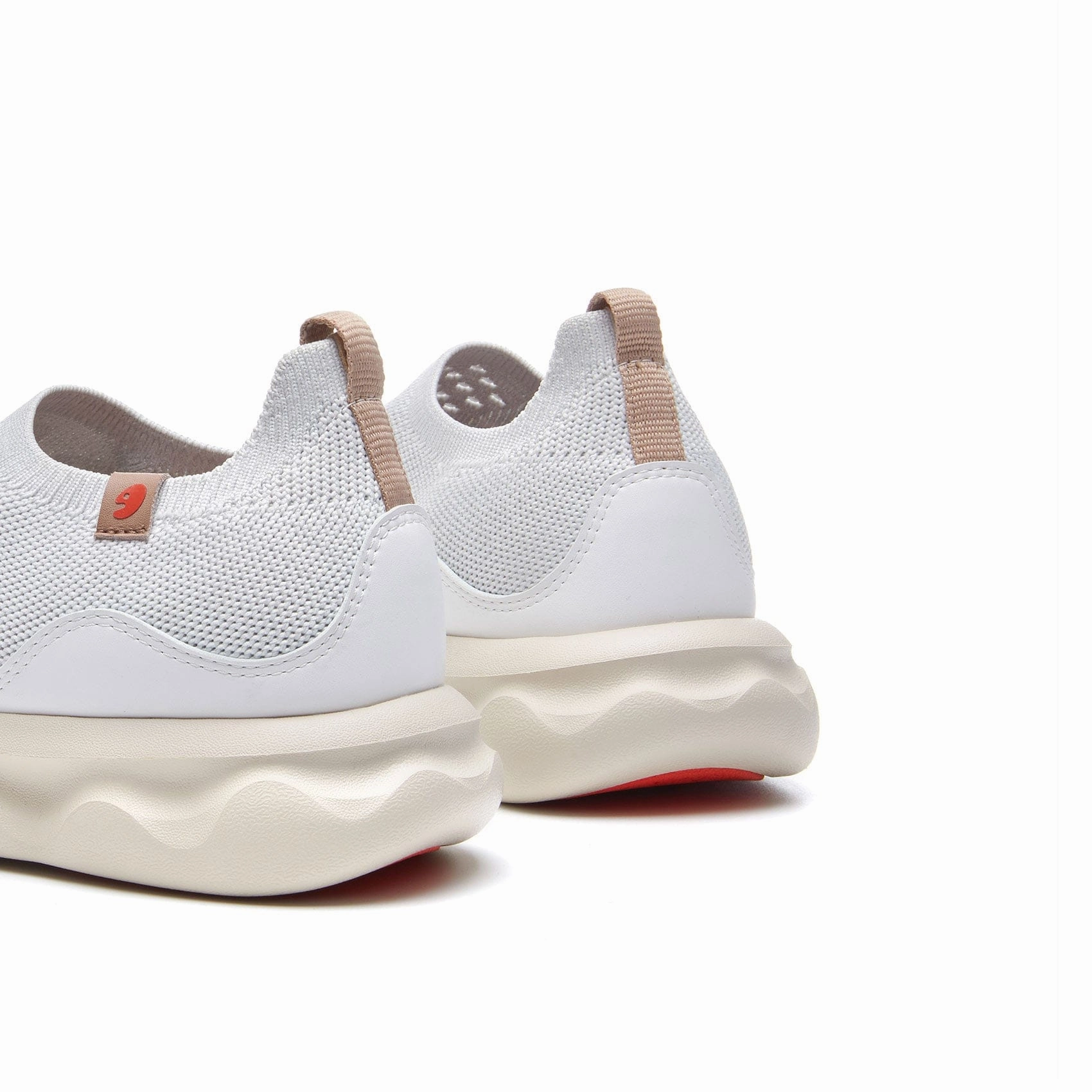 Fast Outing White Smoke Segovia III Women