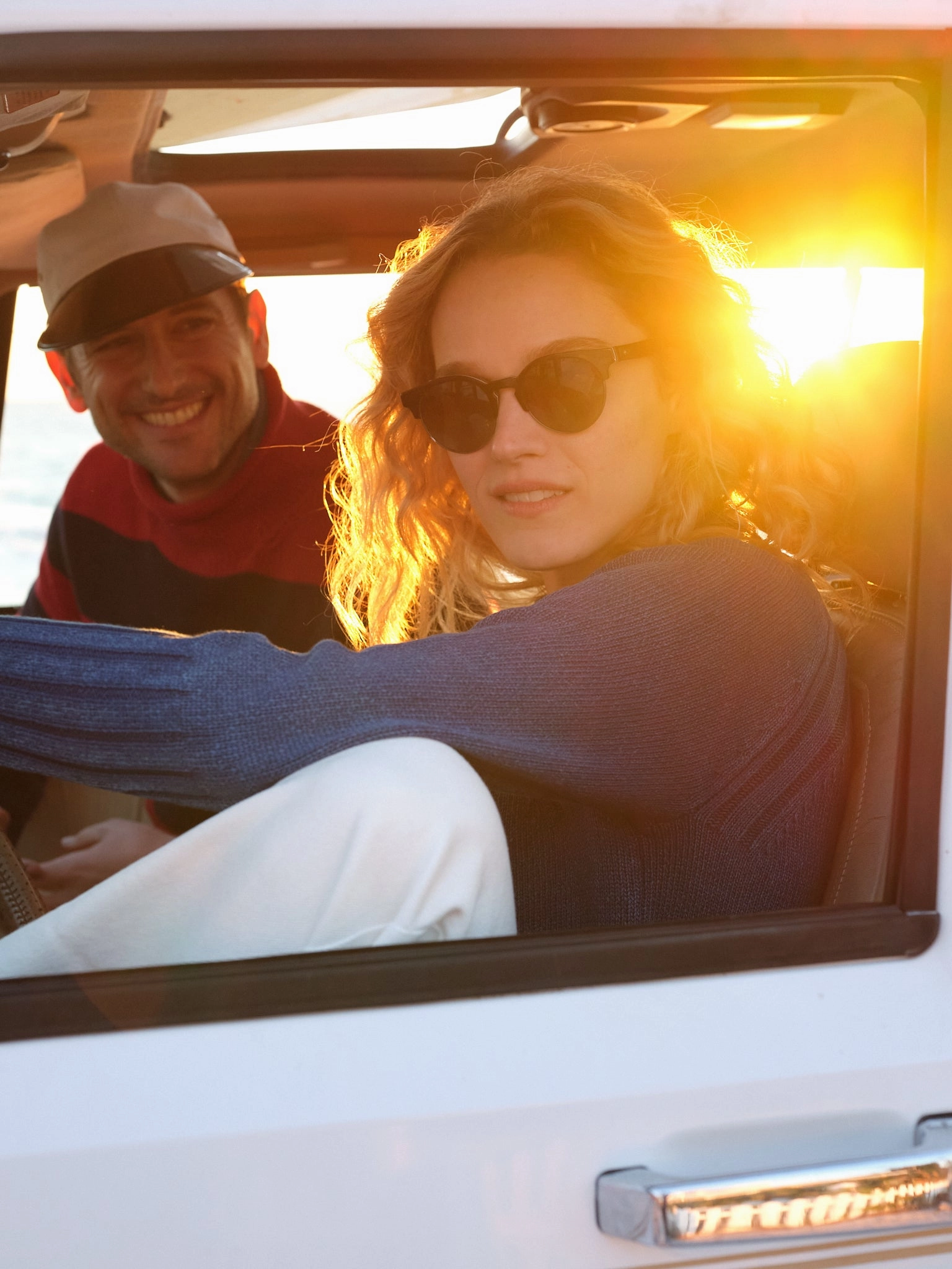 Women's Deep Sea Quaker Crewneck Sweater in Indigo Fall Walk